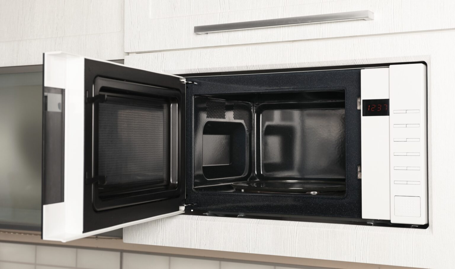 What To Do When Your Microwave Stops Spinning